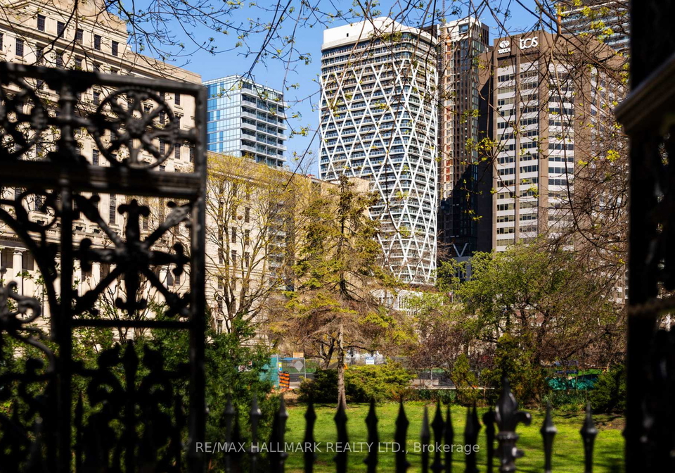 230-simcoe-street-toronto-ontario-c12522906