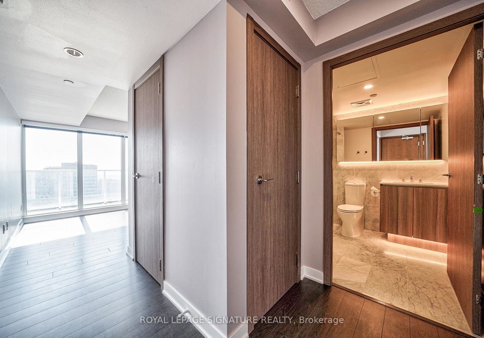 19-bathurst-street-toronto-ontario-c12524280