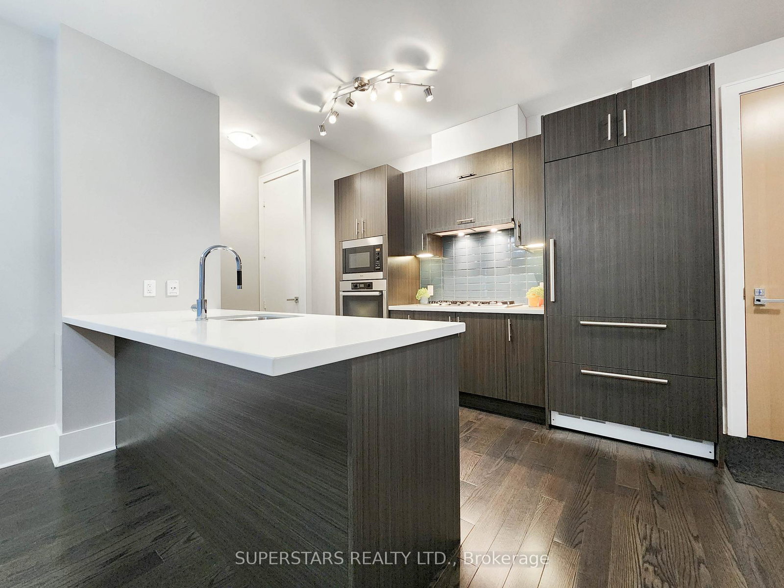 29-queens-quay-e-toronto-ontario-c12524994