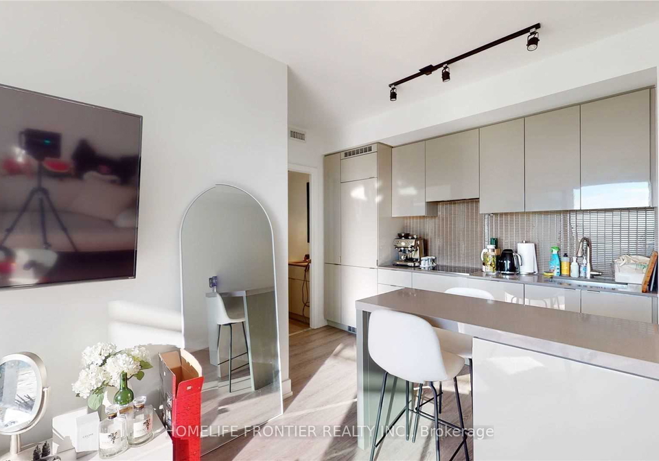 7-grenville-street-toronto-ontario-c12526578