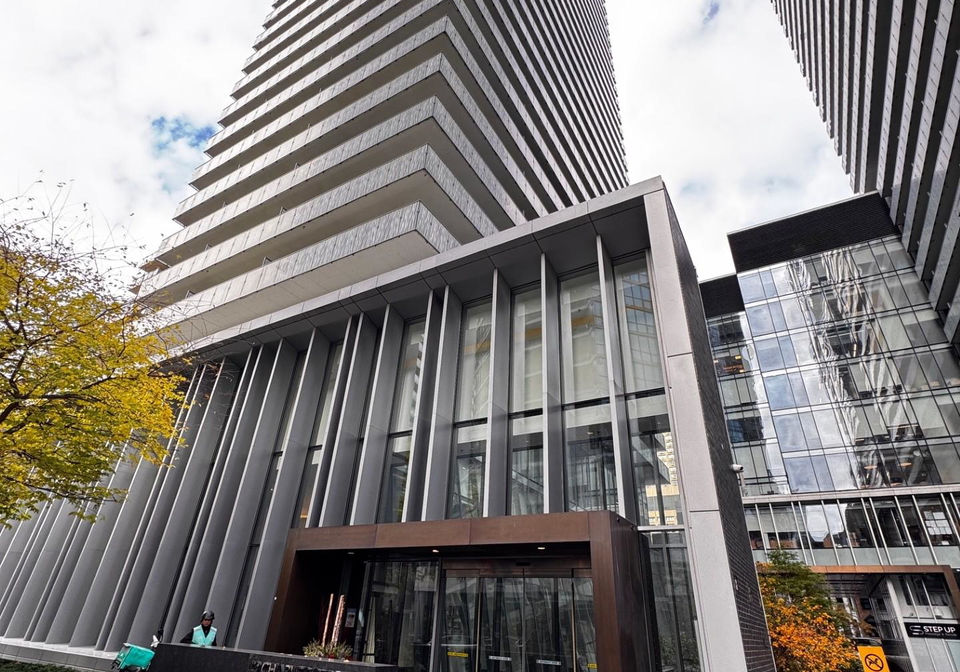 42-charles-street-e-toronto-ontario-c12526872
