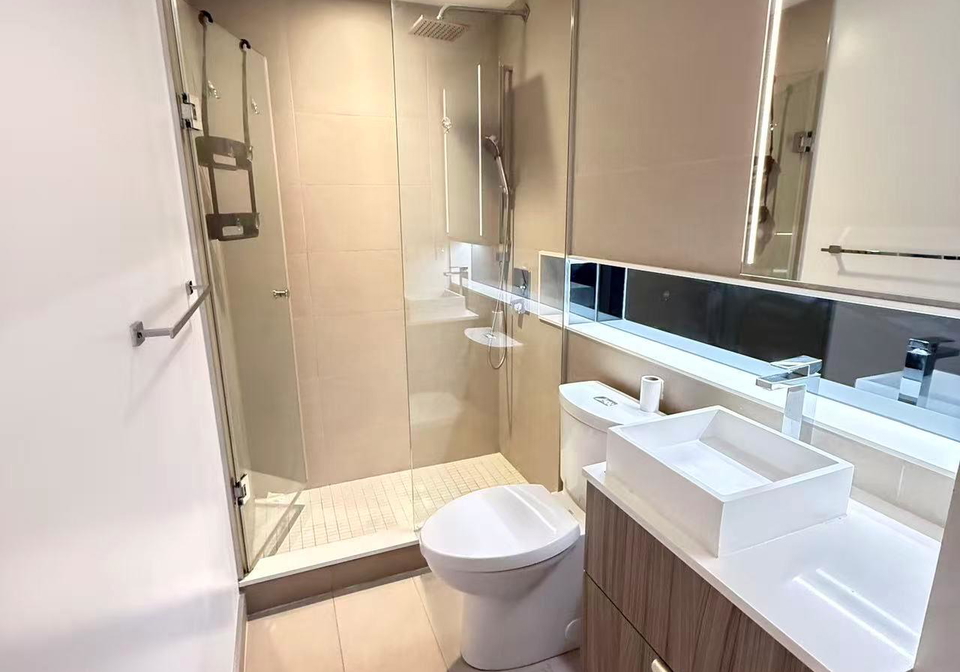 215-queen-street-w-toronto-ontario-c12527340