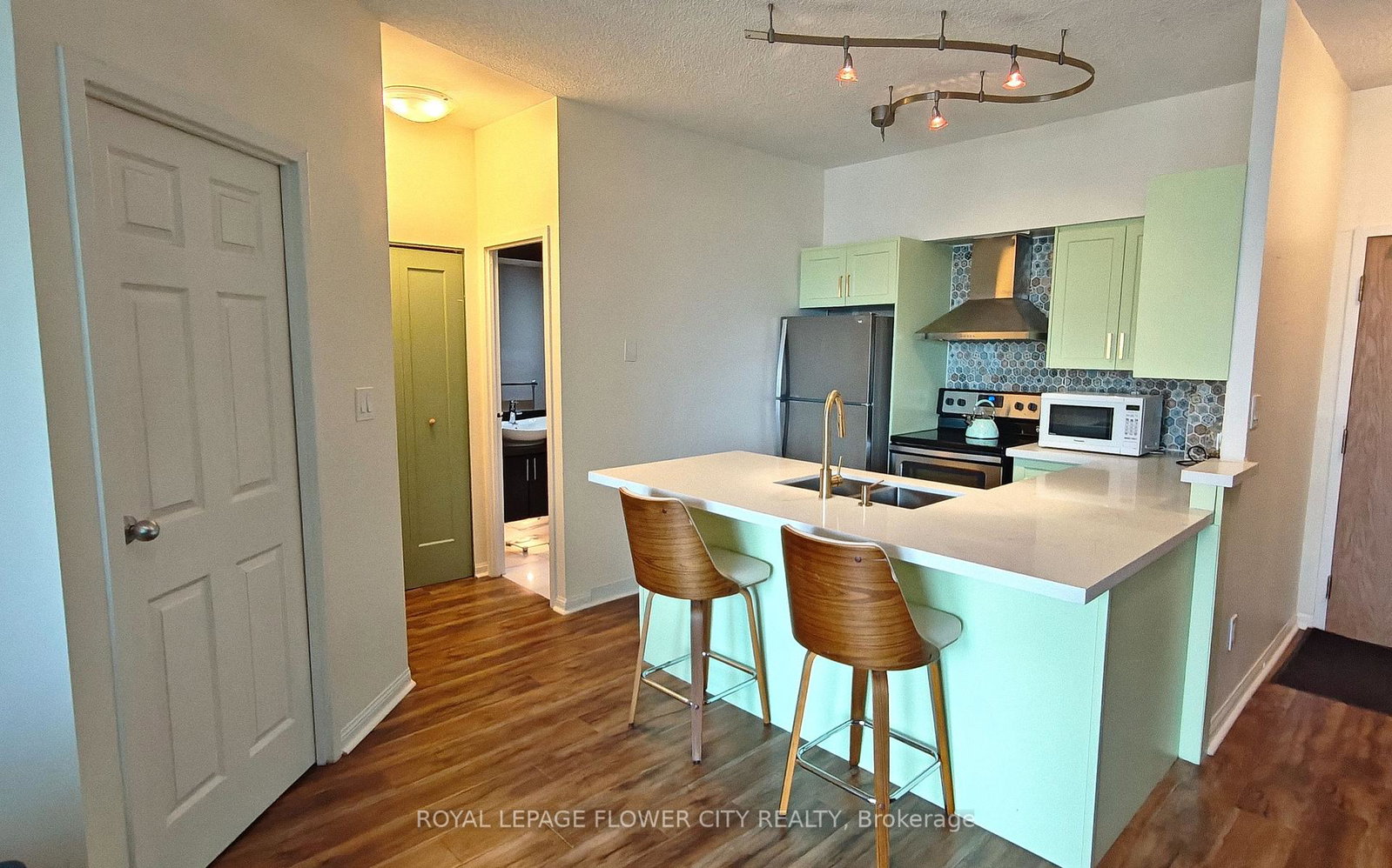 25-grenville-street-toronto-ontario-c12527922