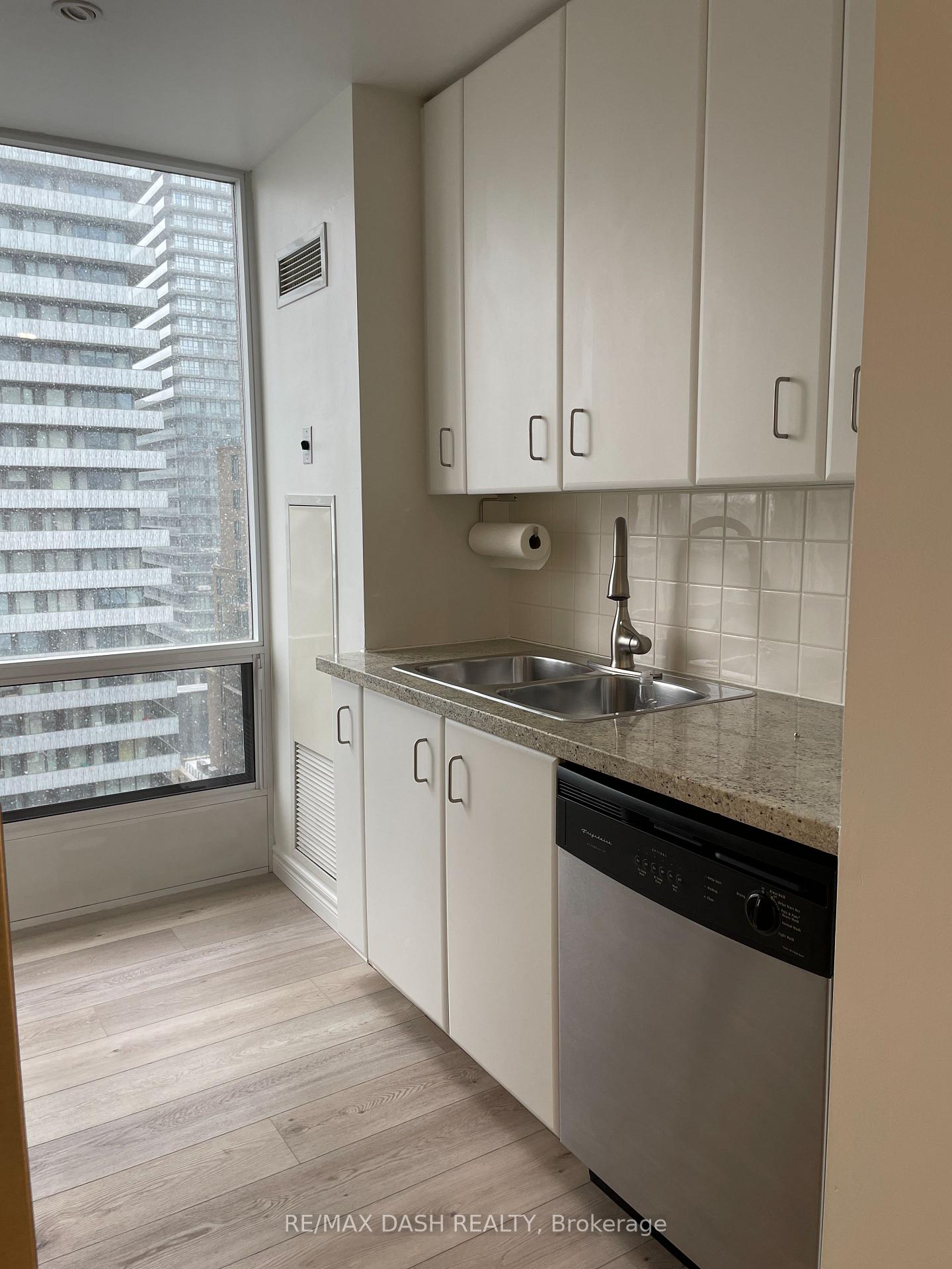 85-bloor-street-e-toronto-ontario-c12528614