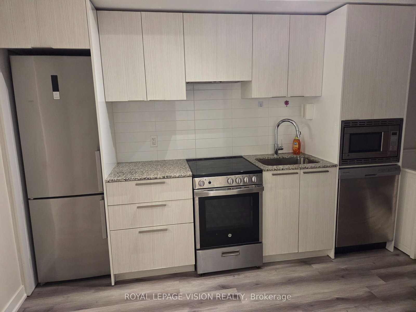 501-yonge-street-toronto-ontario-c12530092