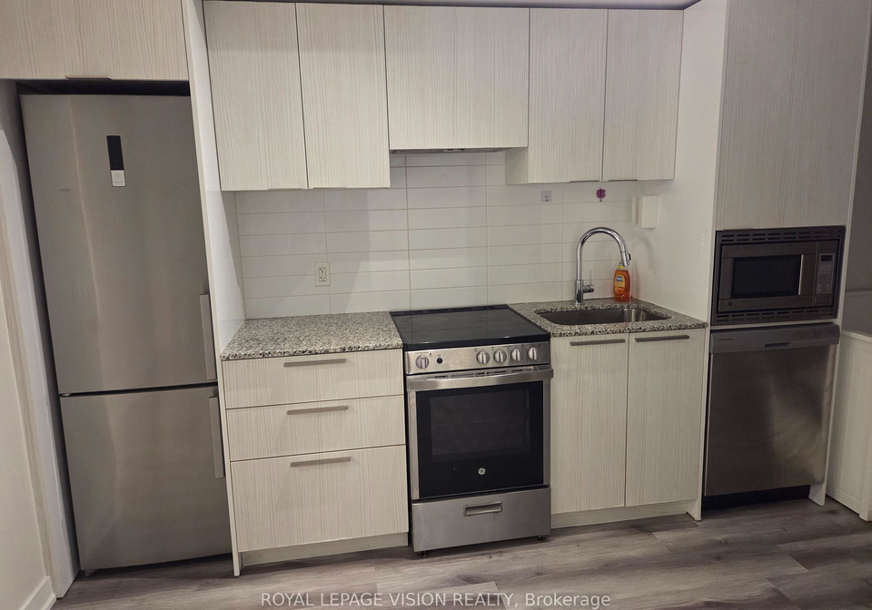 501-yonge-street-toronto-ontario-c12530092
