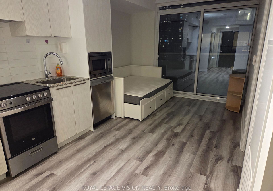 501-yonge-street-toronto-ontario-c12530092
