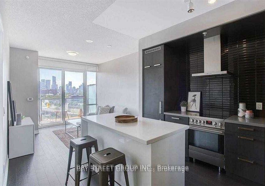 120-bayview-avenue-toronto-ontario-c12530632