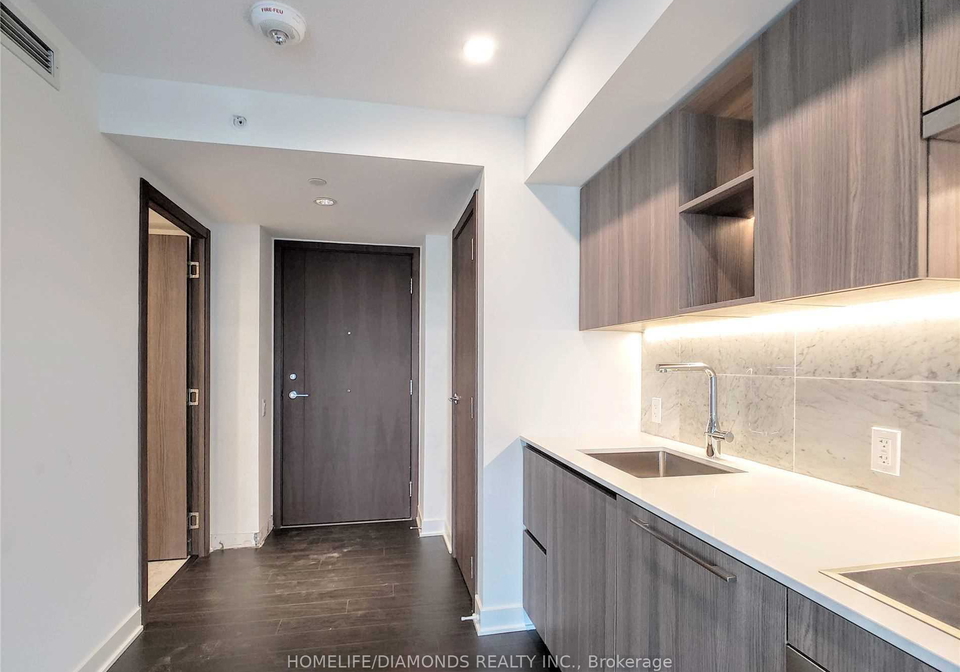 17-bathurst-street-toronto-ontario-c12531000