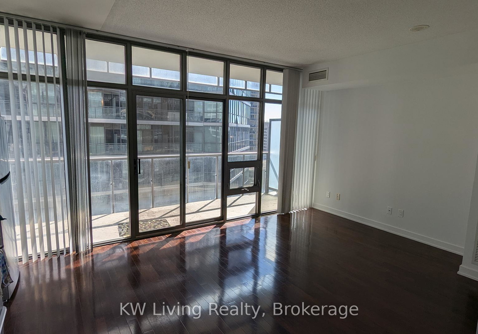 33-charles-street-e-toronto-ontario-c12532632