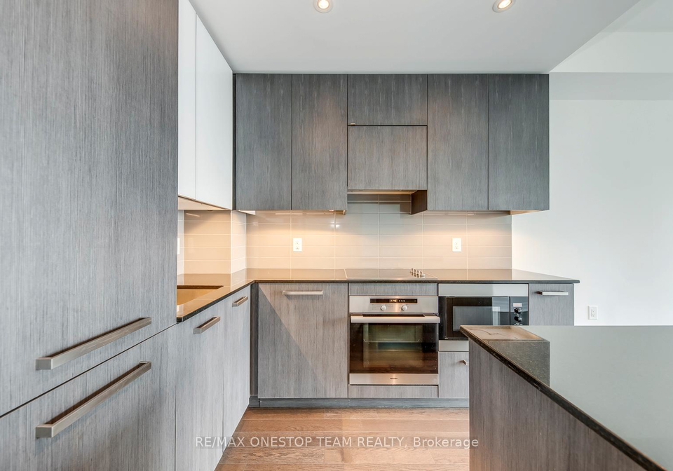 8-the-esplanade-toronto-ontario-c12532780