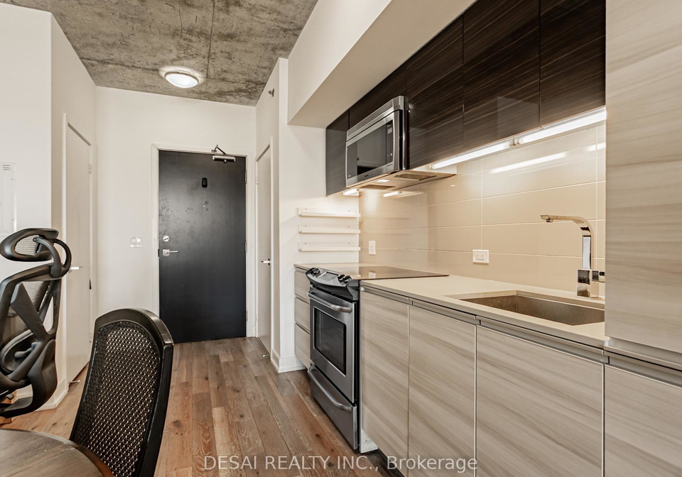 20-minowan-miikan-lane-street-w-toronto-ontario-c12532920