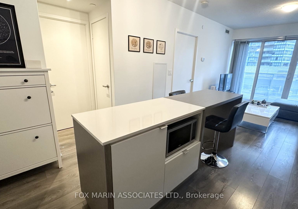 100-harbour-street-toronto-ontario-c12533092