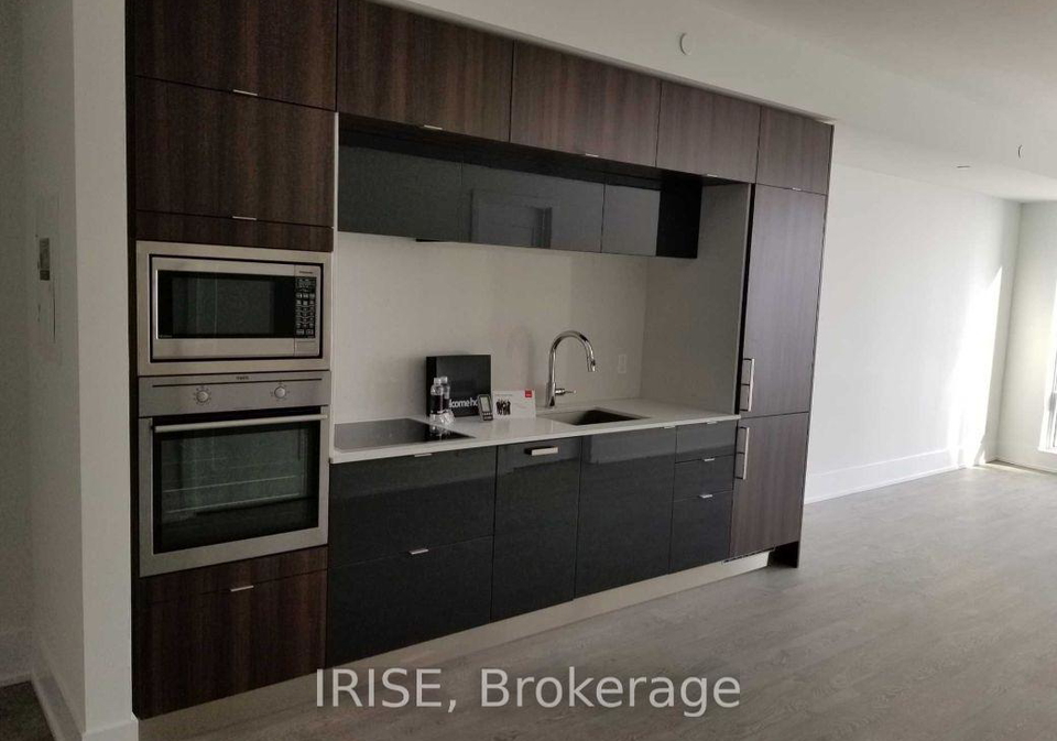 1-edgewater-drive-toronto-ontario-c12533526