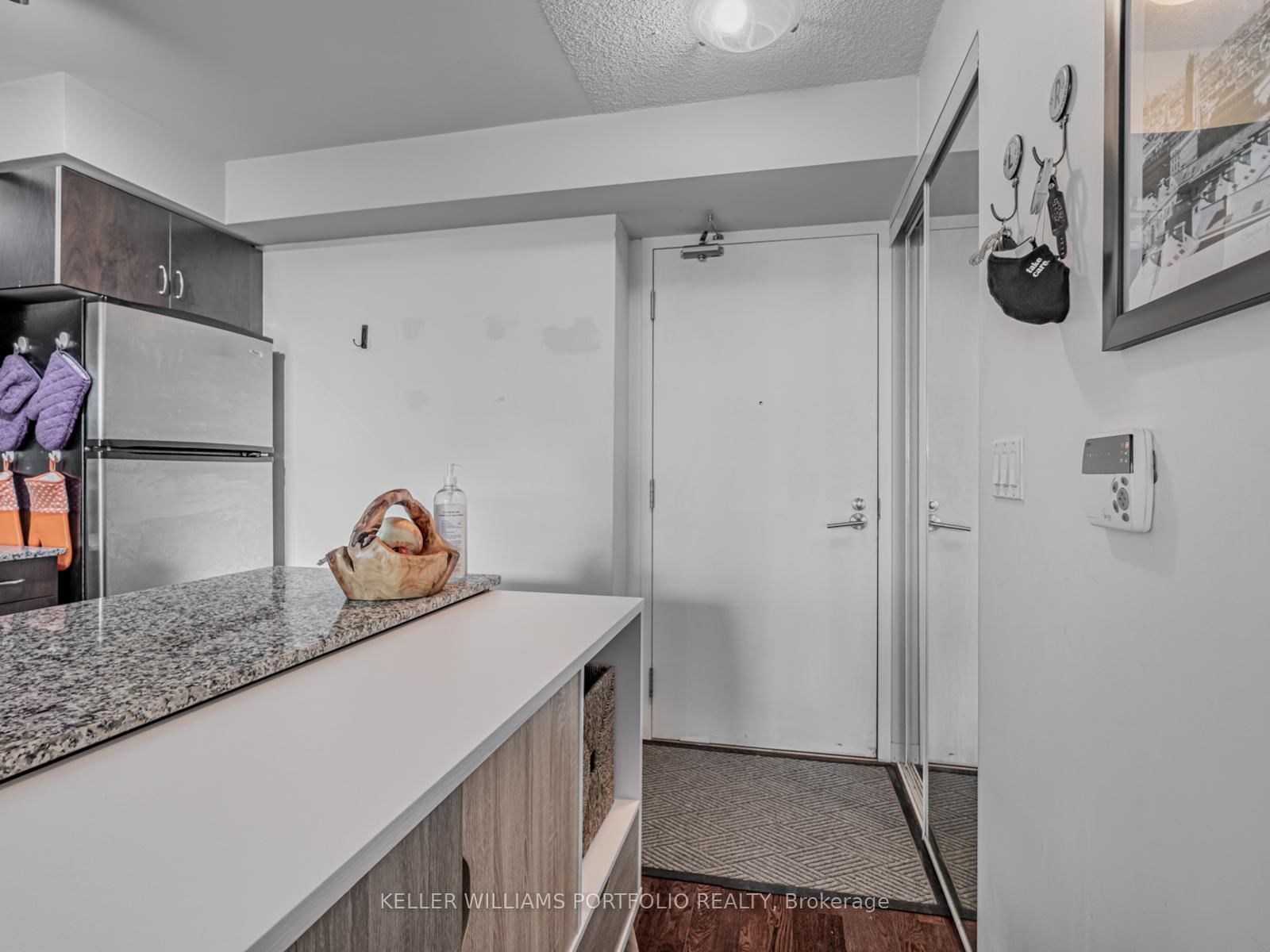 215-fort-york-boulevard-toronto-ontario-c12534086