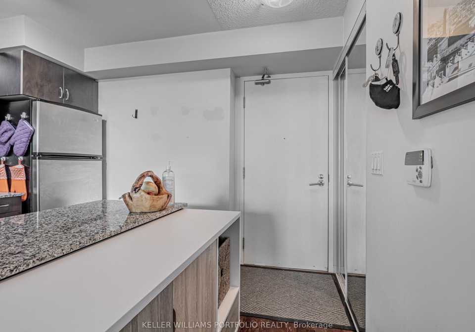 215-fort-york-boulevard-toronto-ontario-c12534086