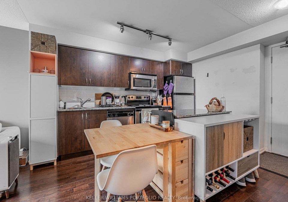 215-fort-york-boulevard-toronto-ontario-c12534086