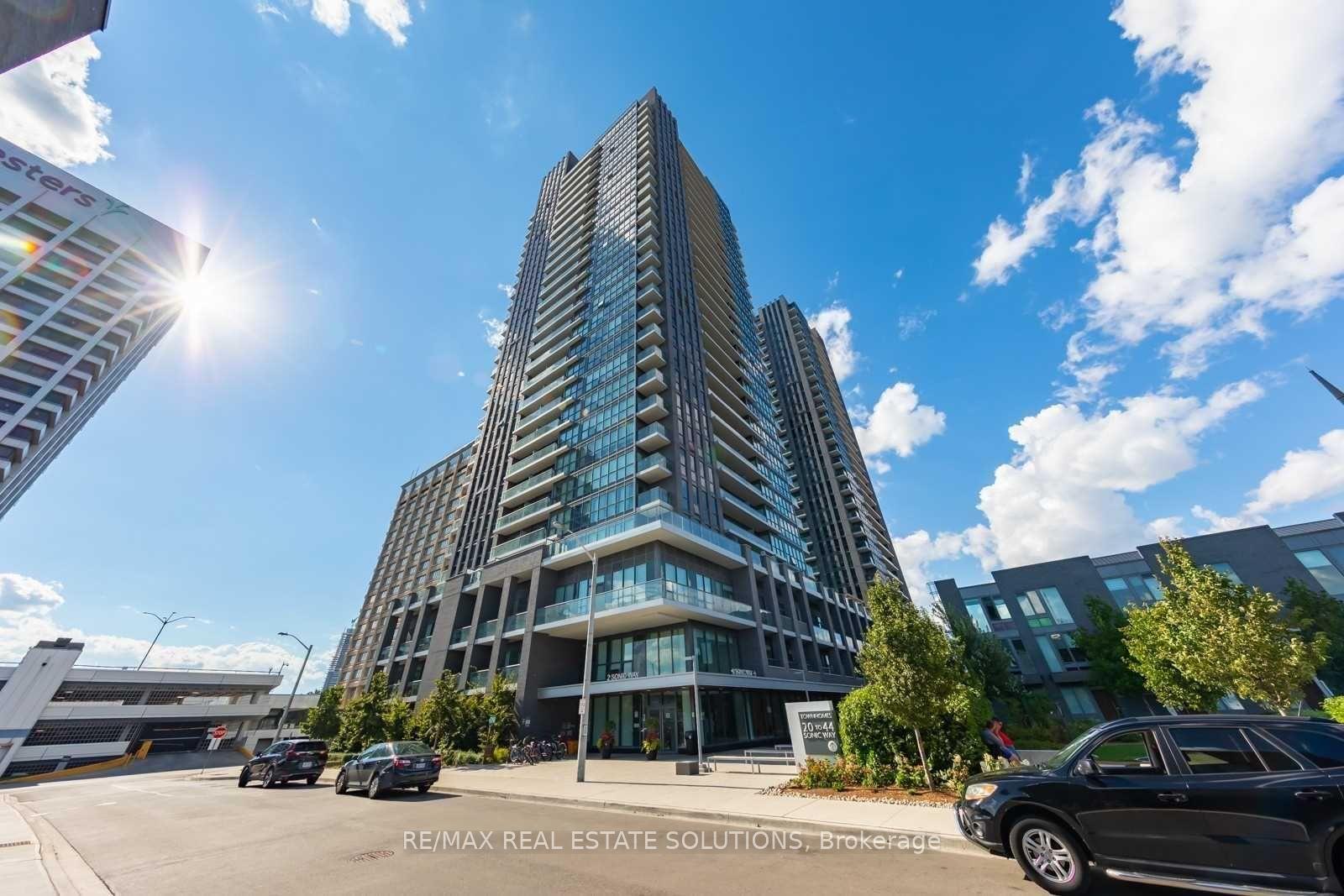 2-sonic-way-east-york-ontario-c12534472