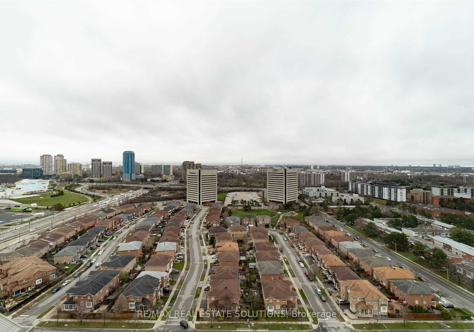 2-sonic-way-east-york-ontario-c12534472
