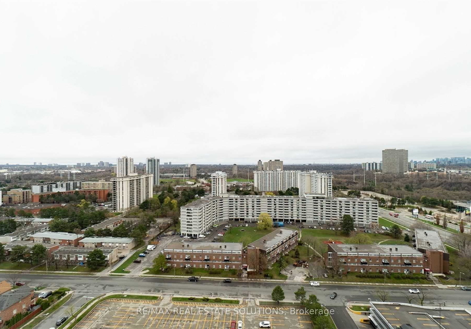 2-sonic-way-east-york-ontario-c12534472