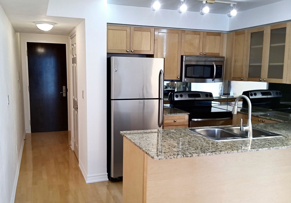 761-bay-street-toronto-ontario-c12535304