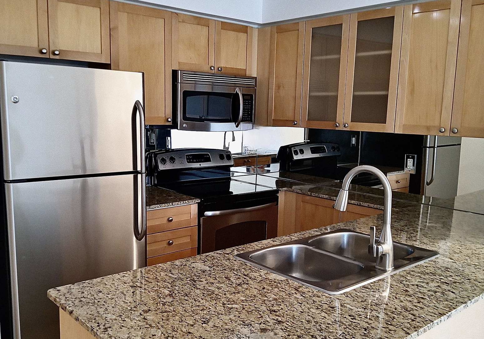 761-bay-street-toronto-ontario-c12535304