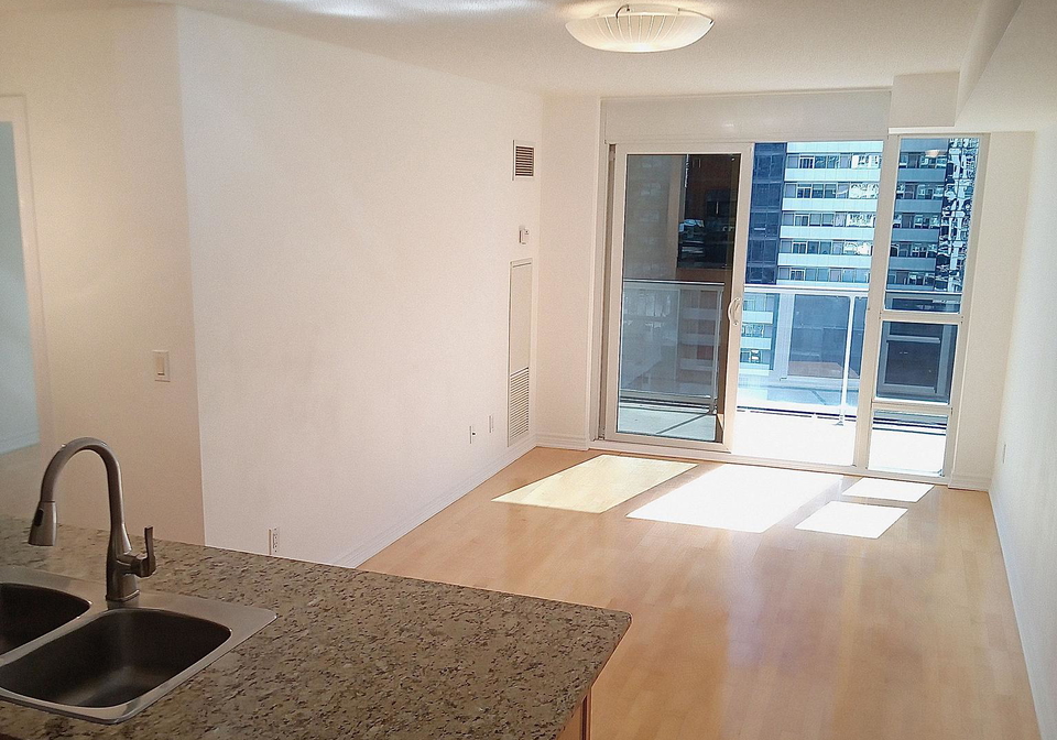 761-bay-street-toronto-ontario-c12535304