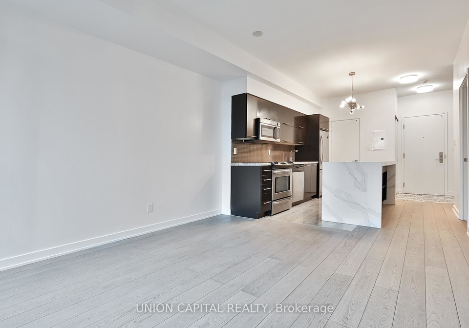 126-simcoe-street-toronto-ontario-c12536372