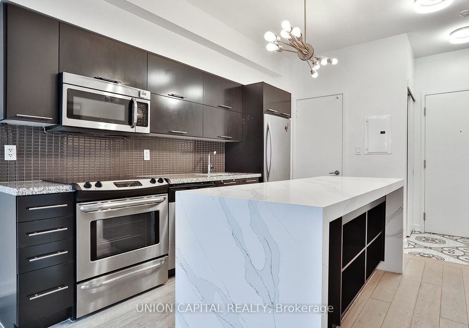 126-simcoe-street-toronto-ontario-c12536372