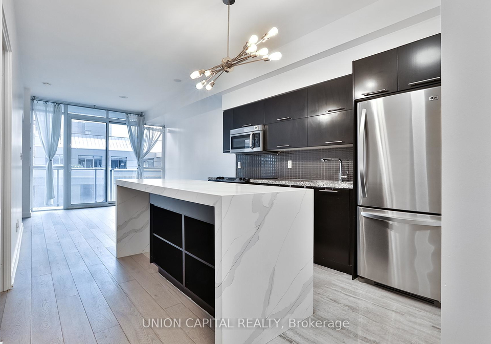 126-simcoe-street-toronto-ontario-c12536372