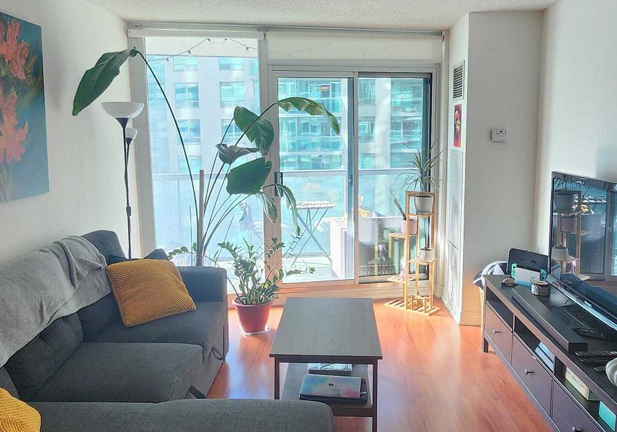 30-grand-trunk-crescent-toronto-ontario-c12537354