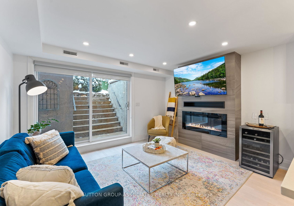 689-manning-avenue-toronto-ontario-c12537578