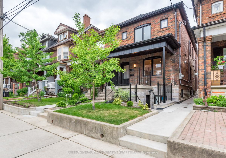 689-manning-avenue-toronto-ontario-c12537578