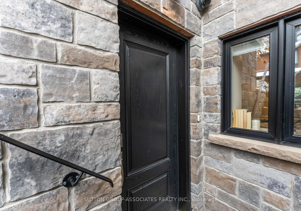 689-manning-avenue-toronto-ontario-c12537578