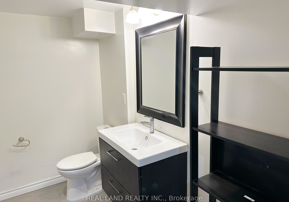26-greyhound-drive-e-north-york-ontario-c12539554