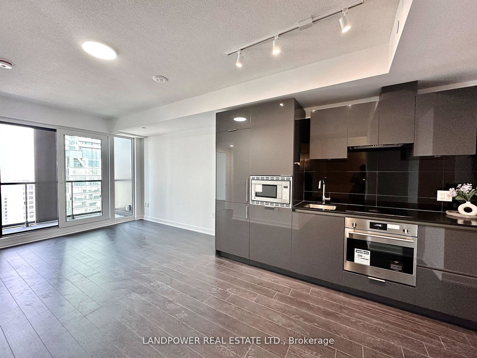 238-simcoe-street-toronto-ontario-c12539786