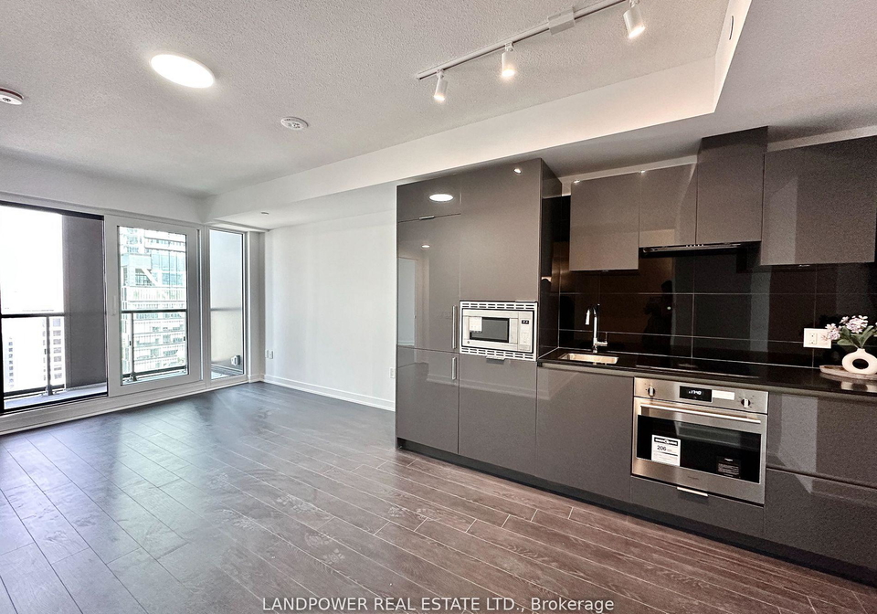 238-simcoe-street-toronto-ontario-c12539786