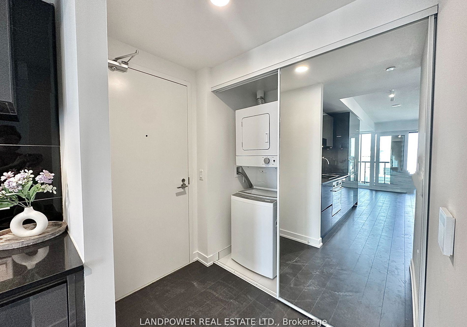 238-simcoe-street-toronto-ontario-c12539786