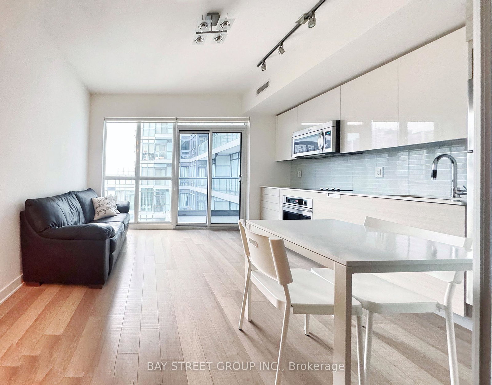 210-simcoe-street-toronto-ontario-c12539810