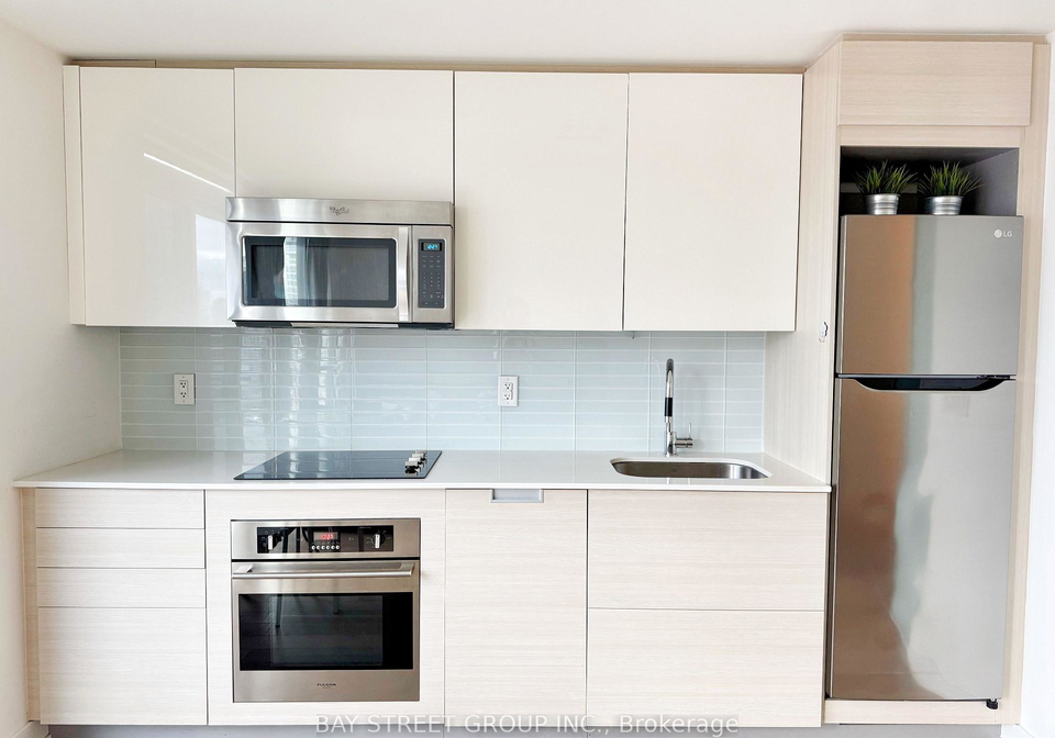 210-simcoe-street-toronto-ontario-c12539810