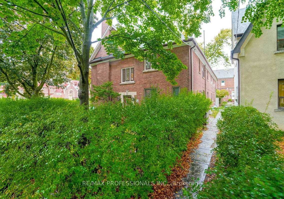 26-castleview-avenue-toronto-ontario-c12540586