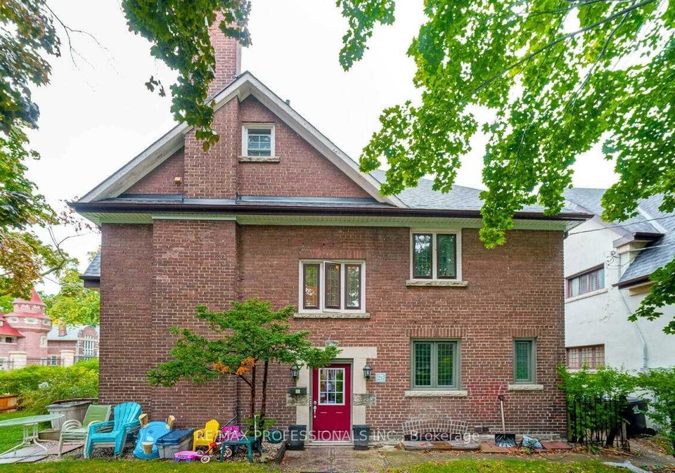 26-castleview-avenue-toronto-ontario-c12540586