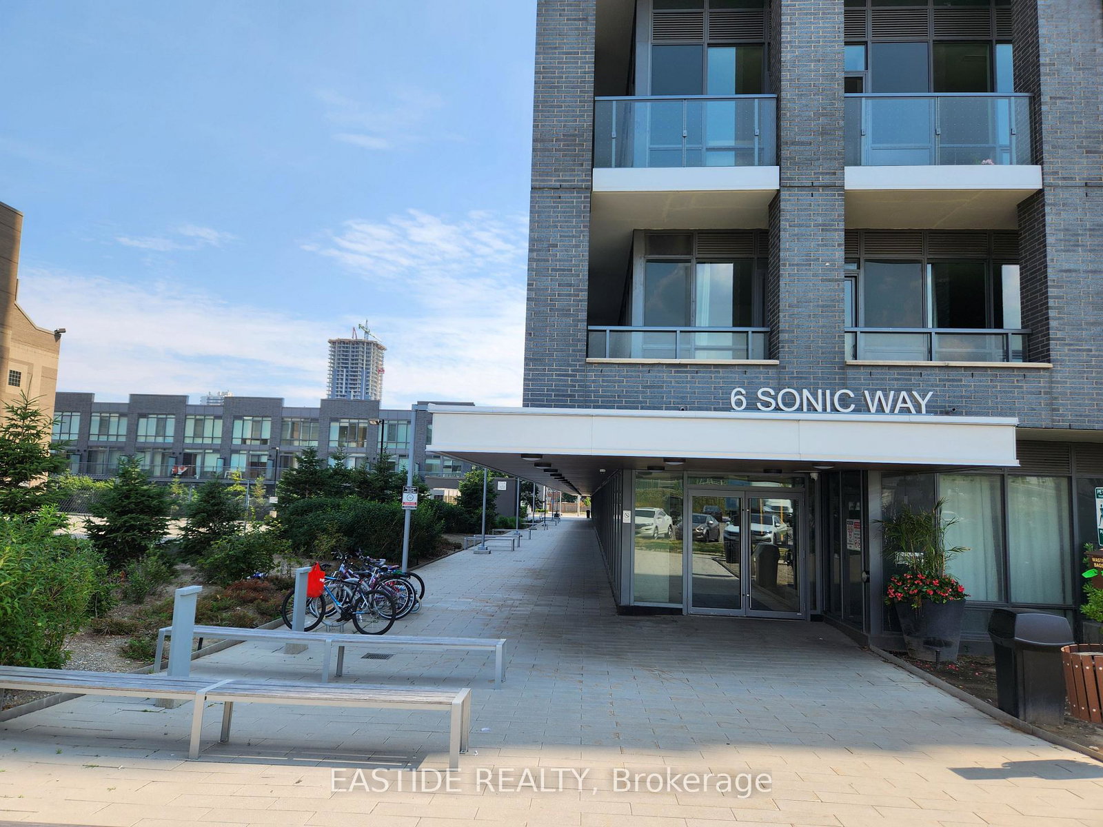 6-sonic-way-east-york-ontario-c12543886