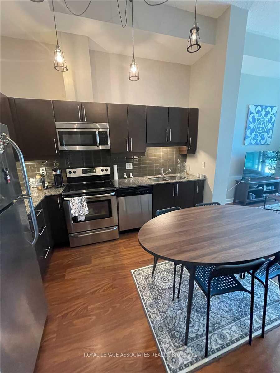 33-bay-street-toronto-ontario-c12544510