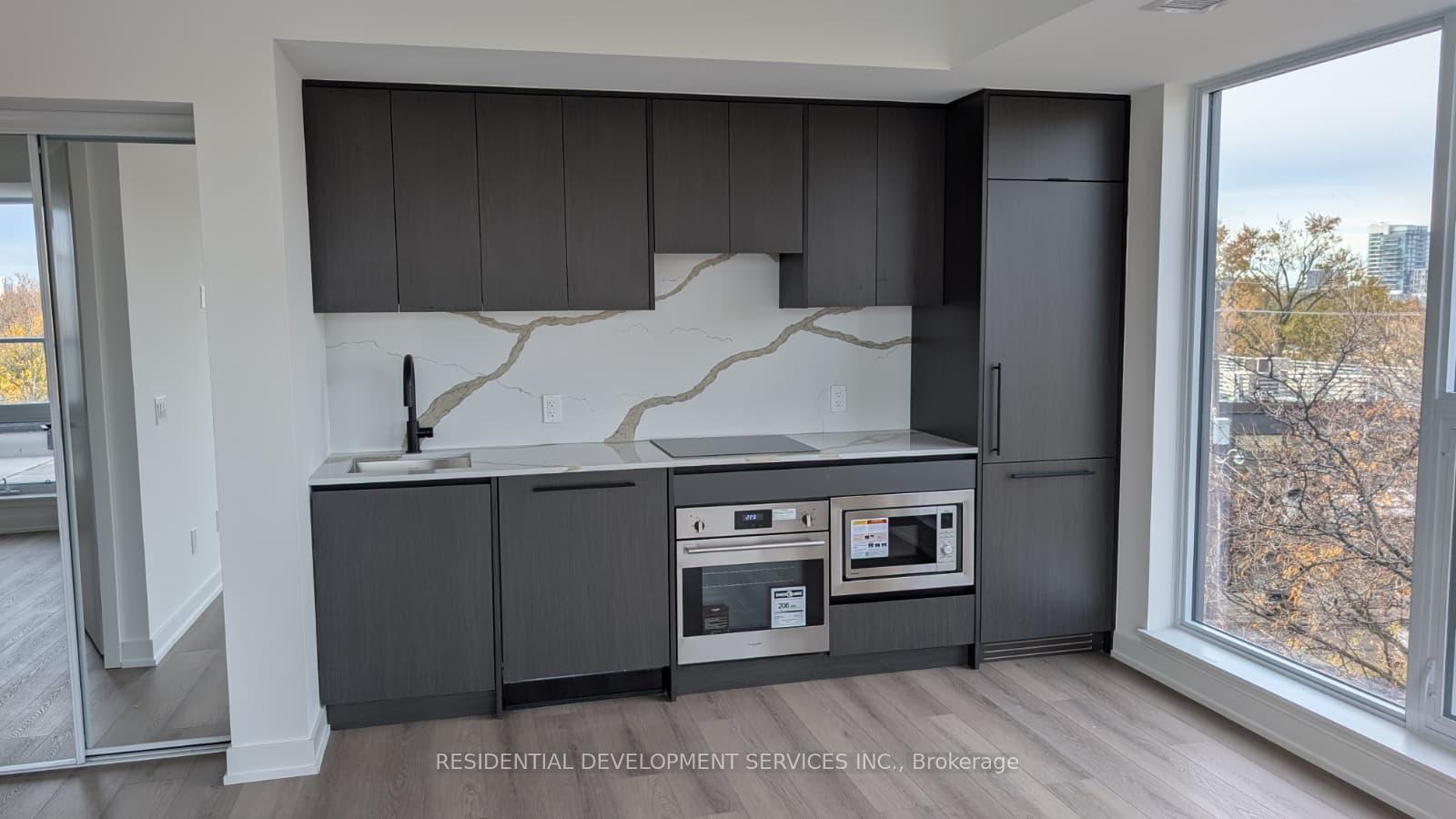 5-lakeview-avenue-toronto-ontario-c12545338
