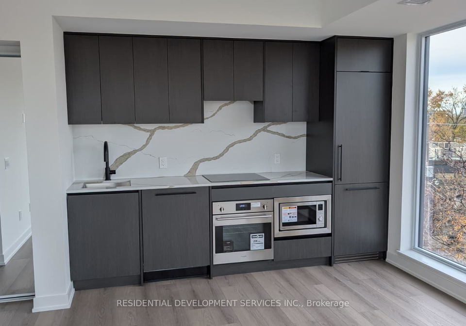 5-lakeview-avenue-toronto-ontario-c12545338