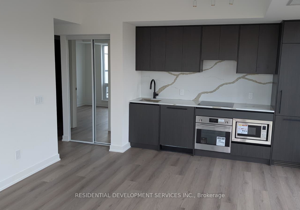 5-lakeview-avenue-toronto-ontario-c12545338
