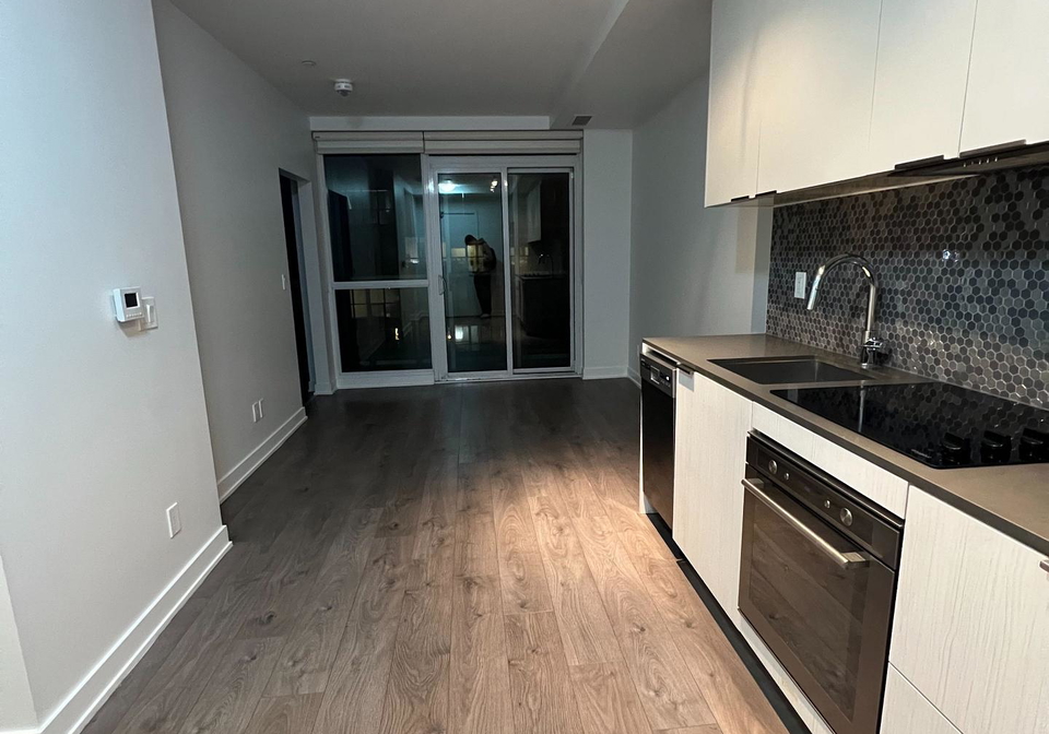 2-sonic-way-east-york-ontario-c12545612
