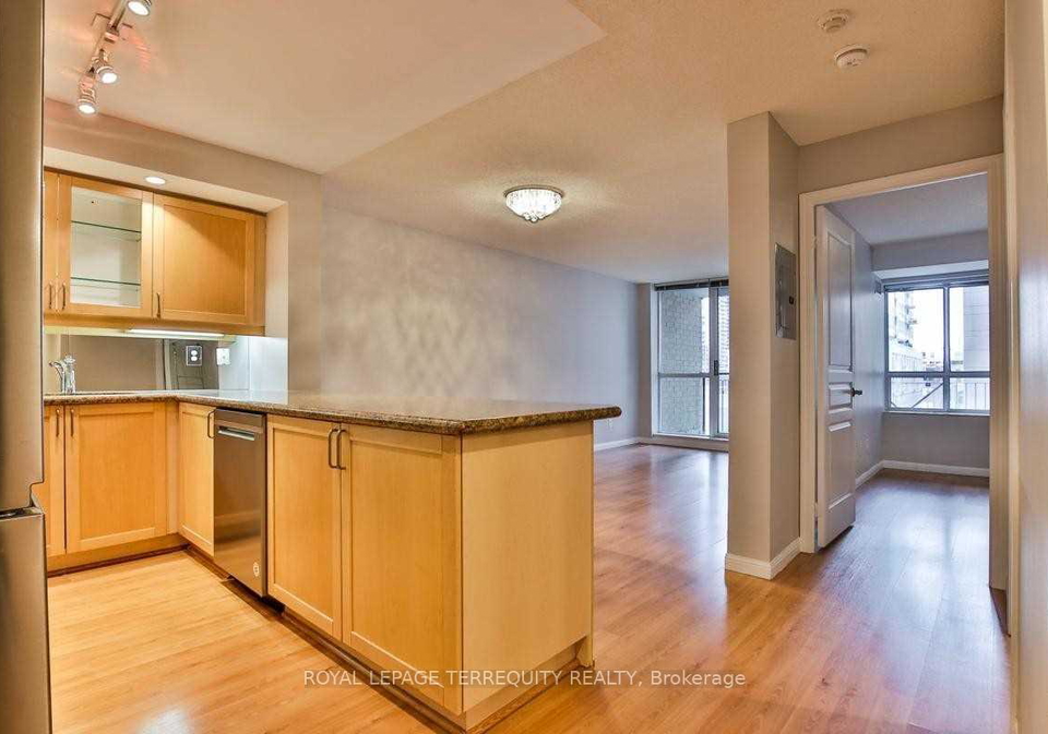 140-simcoe-street-toronto-ontario-c12545882