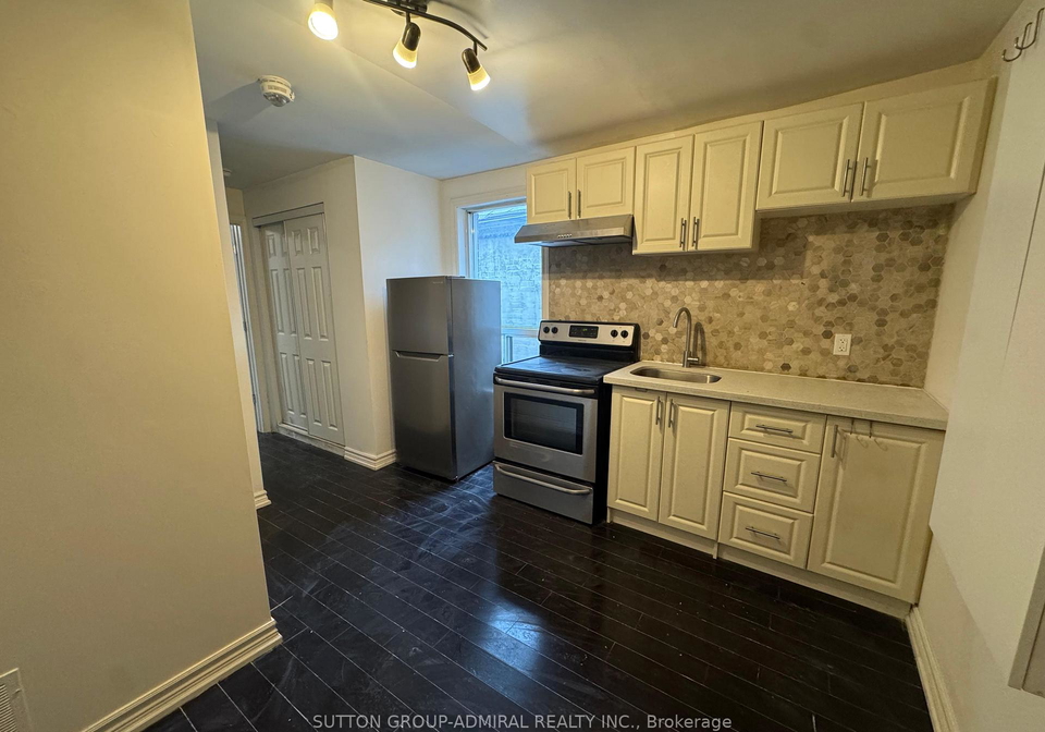 180-carlton-street-toronto-ontario-c12545892